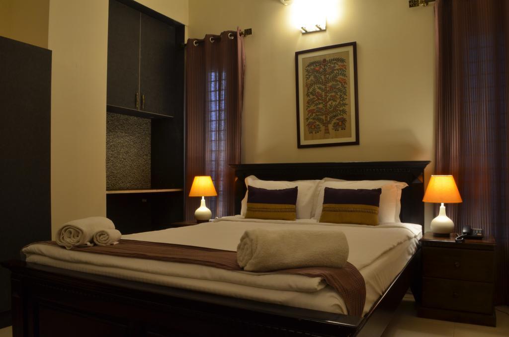 Luxtay Suites Bangalore Room photo
