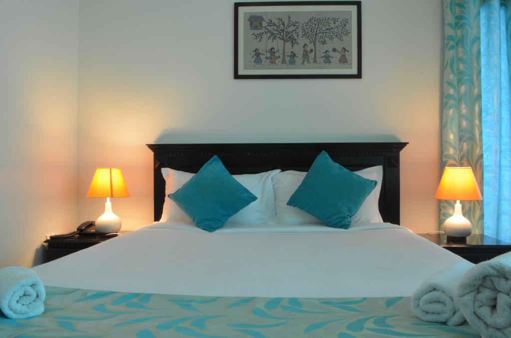 Luxtay Suites Bangalore Room photo