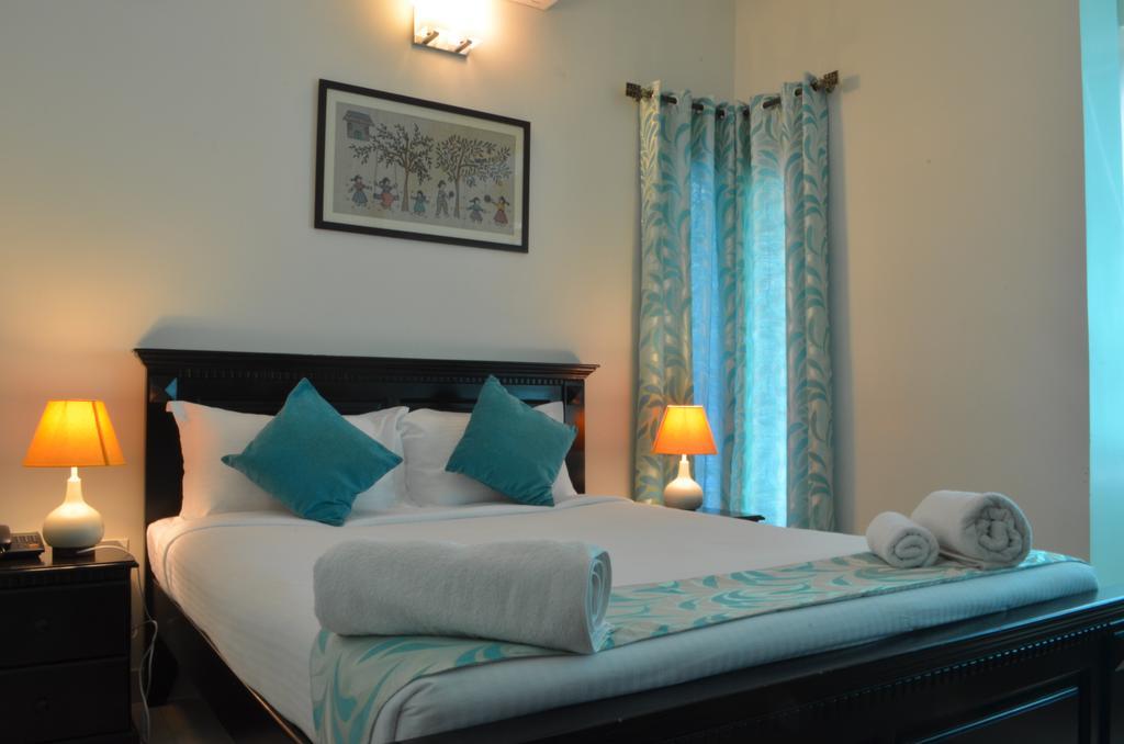 Luxtay Suites Bangalore Room photo