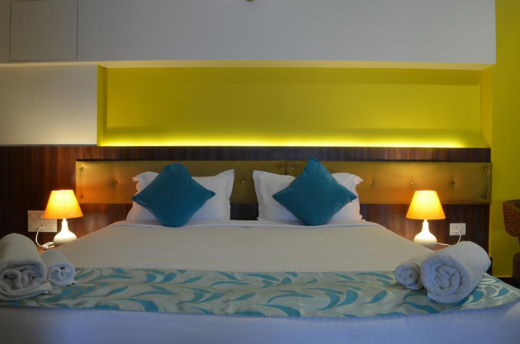 Luxtay Suites Bangalore Room photo