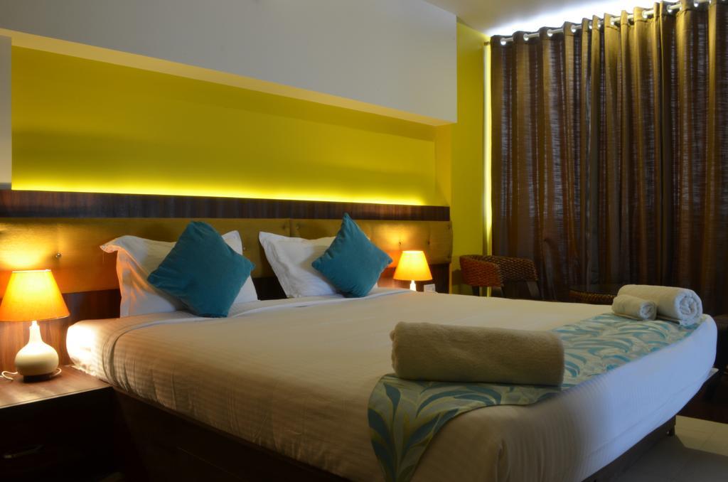 Luxtay Suites Bangalore Room photo